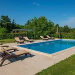 וילה Agnese, A Charming Pool Surrounded By Nature