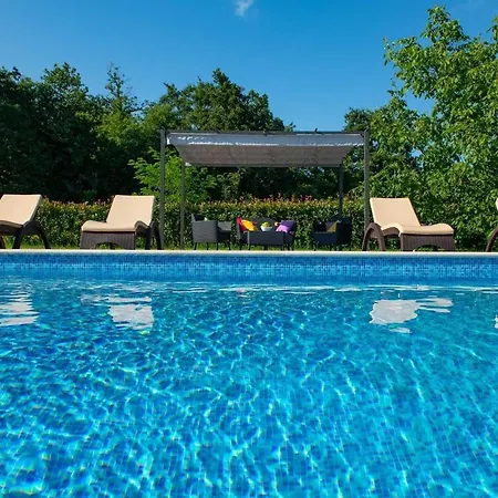 Agnese, A Charming Pool Surrounded By Nature Vila *