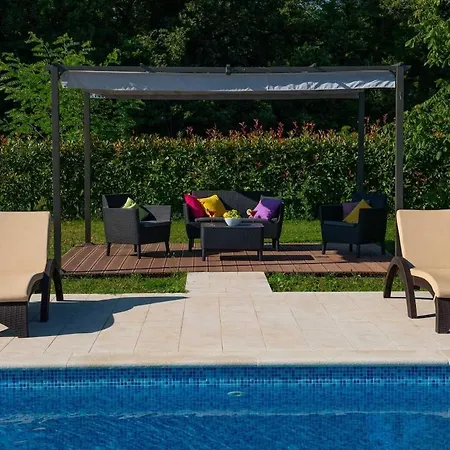 Agnese, A Charming Pool Surrounded By Nature Vila *