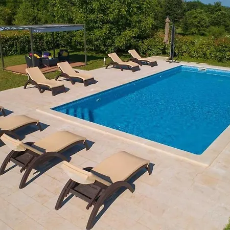 Agnese, A Charming Pool Surrounded By Nature