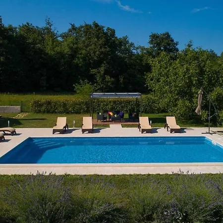 Agnese, A Charming Pool Surrounded By Nature Vila