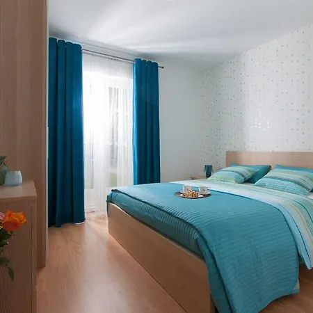 Agnese, A Charming Pool Surrounded By Nature Vila *