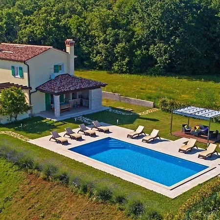 Agnese, A Charming Pool Surrounded By Nature
