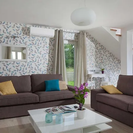 Agnese, A Charming Pool Surrounded By Nature Vila