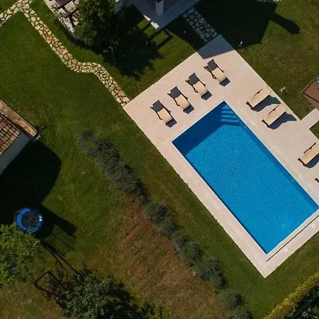 Vila Agnese, A Charming Pool Surrounded By Nature Veli Turini