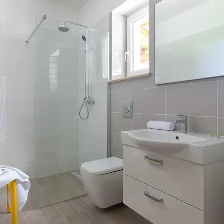 Agnese, A Charming Pool Surrounded By Nature Veli Turini