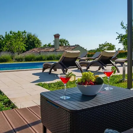 Agnese, A Charming Pool Surrounded By Nature * Veli Turini