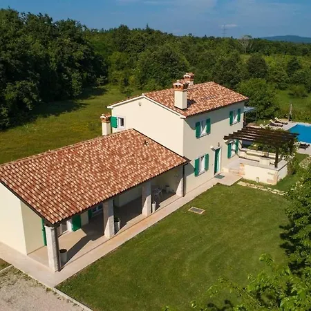 Agnese, A Charming Pool Surrounded By Nature Vila