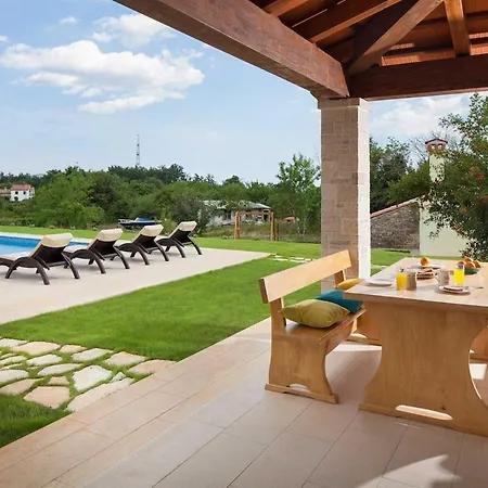 Vila Agnese, A Charming Pool Surrounded By Nature *