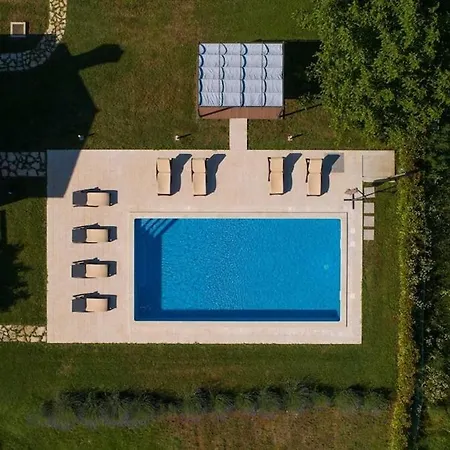 Vila Agnese, A Charming Pool Surrounded By Nature Veli Turini