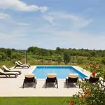 Agnese, A Charming Pool Surrounded By Nature * Veli Turini