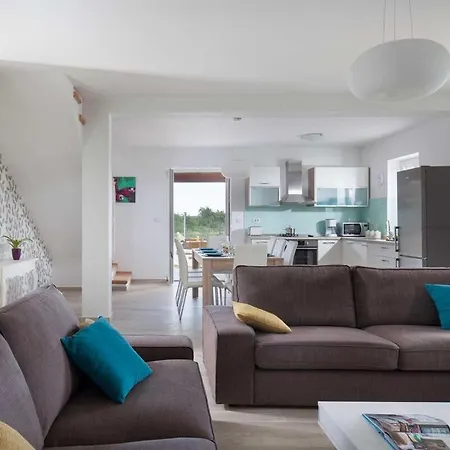 Agnese, A Charming Pool Surrounded By Nature