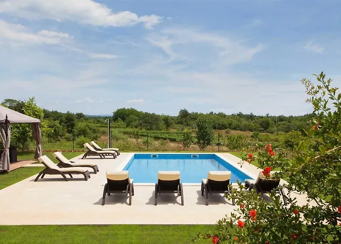 Agnese, A Charming Pool Surrounded By Nature * Veli Turini