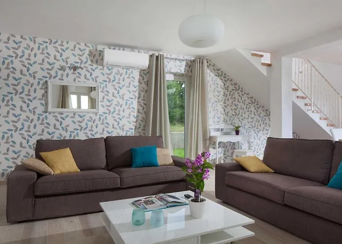 Agnese, A Charming Pool Surrounded By Nature Vila